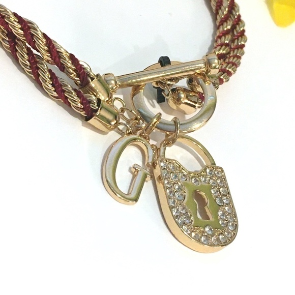 𝅺3/$29! GUESS Twisted Rope Necklace with Lock - Picture 5 of 8